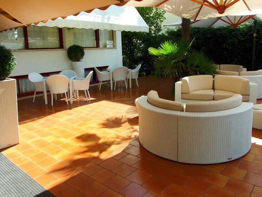 Hotel Manuela Cervia Exterior photo