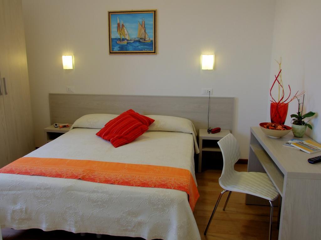 Hotel Manuela Cervia Exterior photo