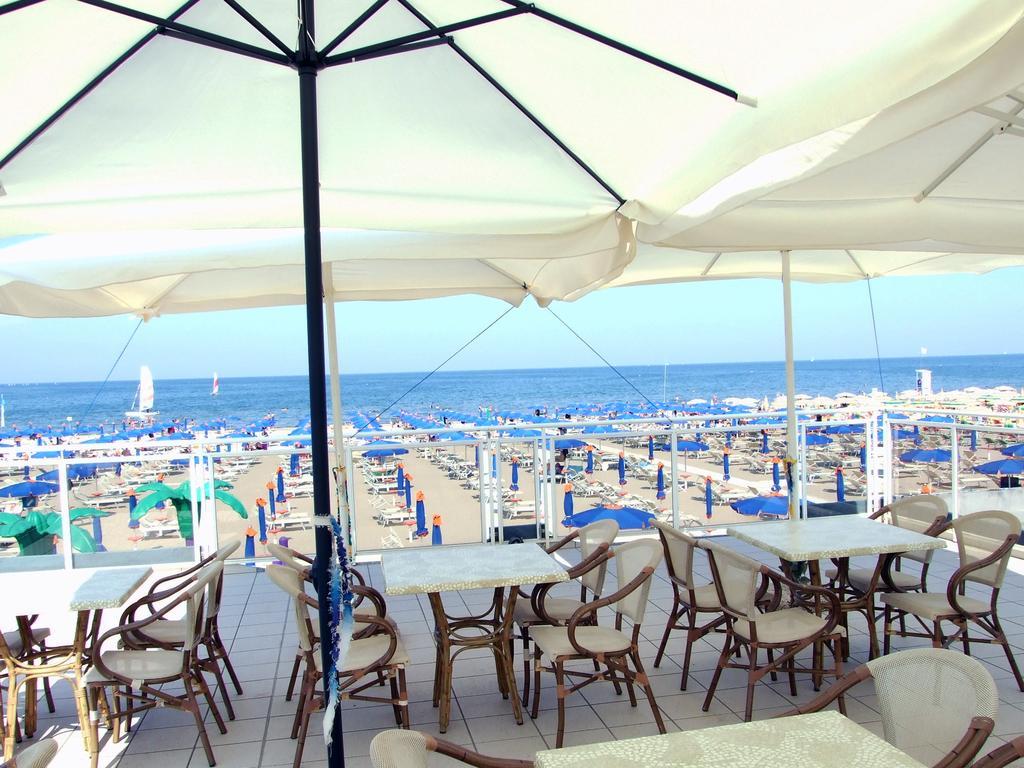 Hotel Manuela Cervia Exterior photo