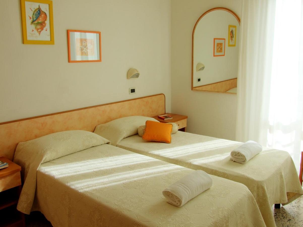 Hotel Manuela Cervia Exterior photo