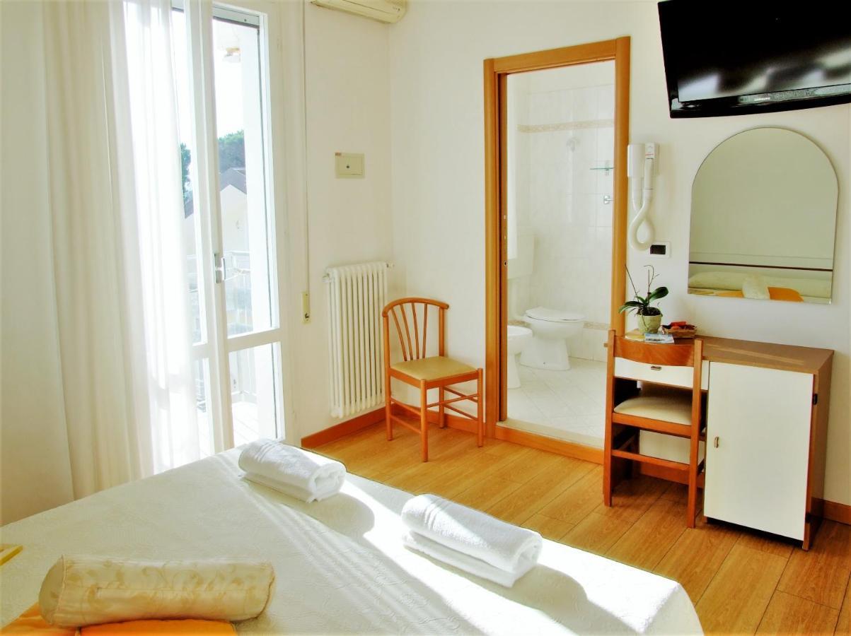 Hotel Manuela Cervia Exterior photo