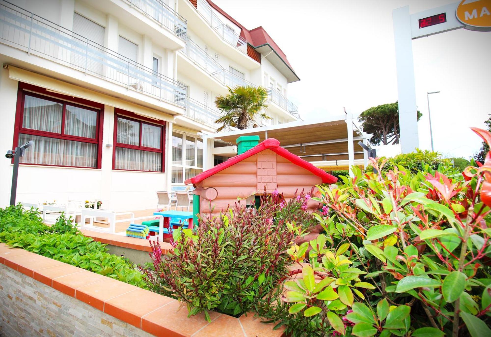 Hotel Manuela Cervia Exterior photo