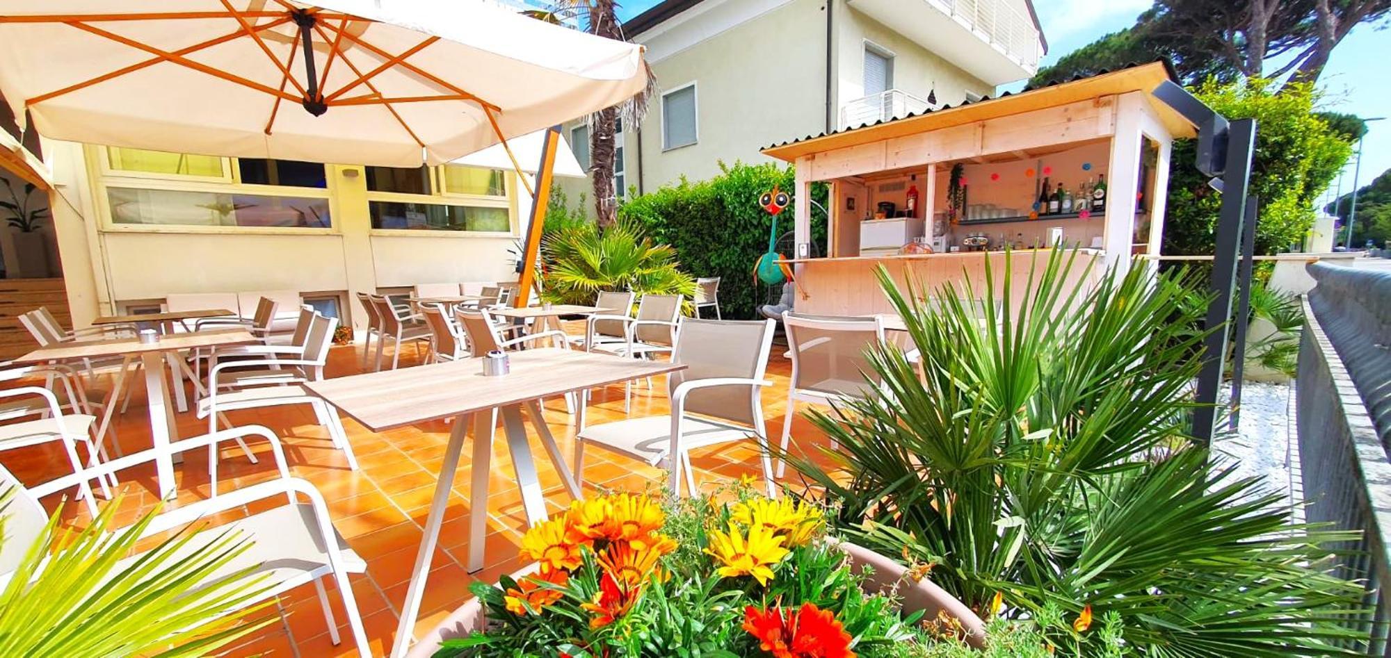 Hotel Manuela Cervia Exterior photo