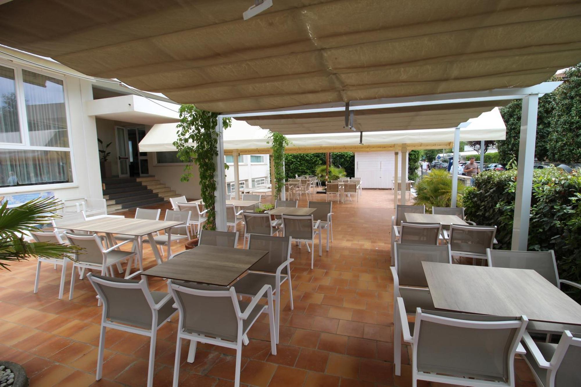 Hotel Manuela Cervia Exterior photo
