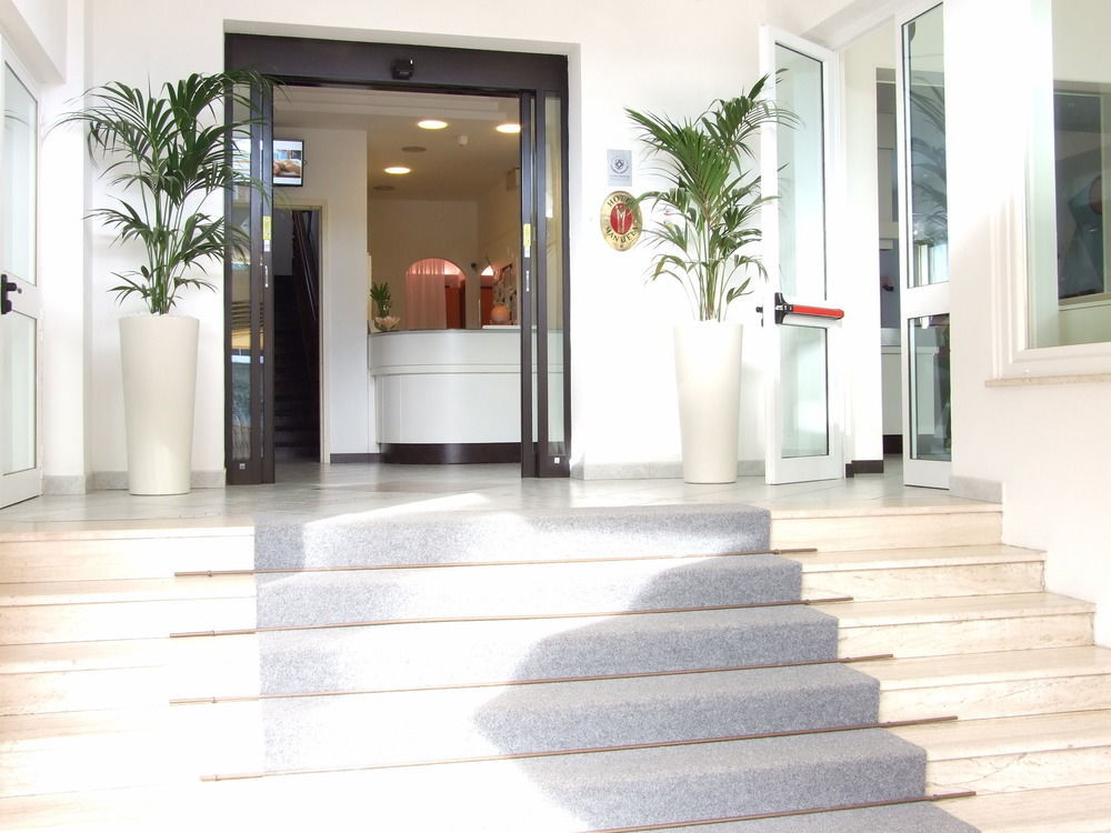 Hotel Manuela Cervia Exterior photo