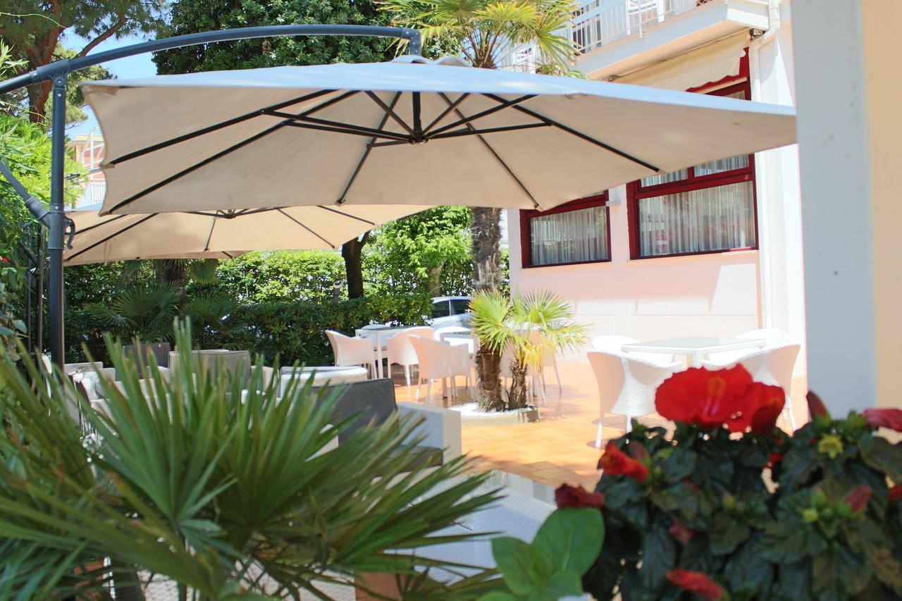Hotel Manuela Cervia Exterior photo